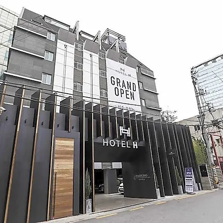 Hotel H