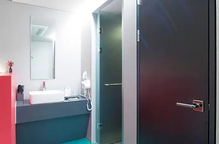 ホテル H 2*